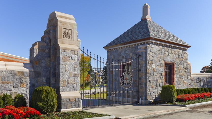 Image of bet亚洲365欢迎投注's Central Gate and Gatehouse