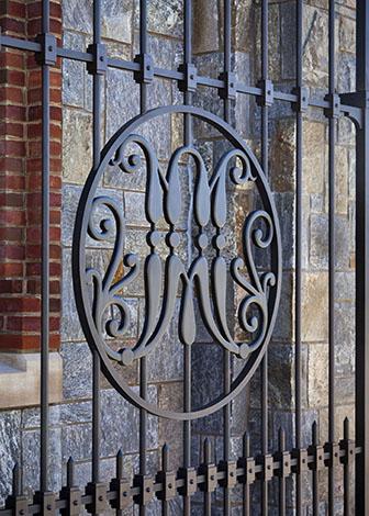 Image of detail on bet亚洲365欢迎投注's Central Gate